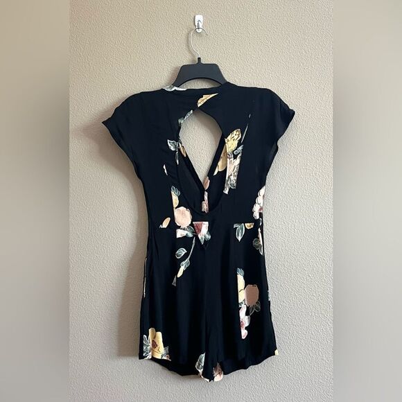 Staring At Stars Floral Print Romper - Picture 6 of 10